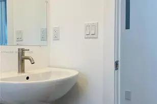 1560 NW 1st Ct, Miami, FL 33136 - Photo 11