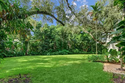 530 Melaleuca Ln, Miami, FL 33137 - Photo 9