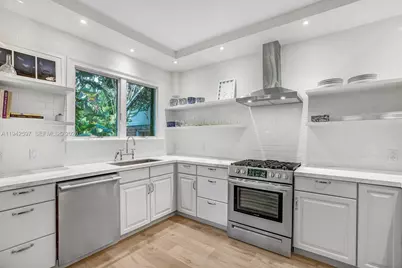 530 Melaleuca Ln, Miami, FL 33137 - Photo 17