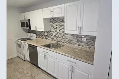 7135 Collins Ave #1011, Miami Beach, FL 33141 - Photo 3