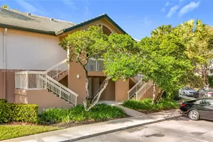 9877 Westview Dr, Coral Springs, FL 33076 - Photo 7