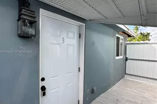 2400 NW 9th St, Miami, FL 33125 - Photo 9