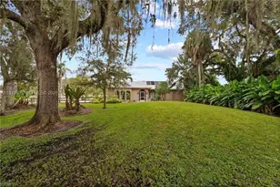 1981 Carbonata Dr, Other City - In The State Of Florida, FL 33920 - Photo 3