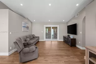 22239 SW 98th Pl, Cutler Bay, FL 33190 - Photo 9