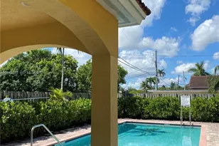 322 NE 3rd St, Hallandale Beach, FL 33009 - Photo 37
