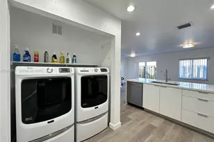 322 NE 3rd St, Hallandale Beach, FL 33009 - Photo 11