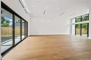 326 NW 40th St, Miami, FL 33127 - Photo 9