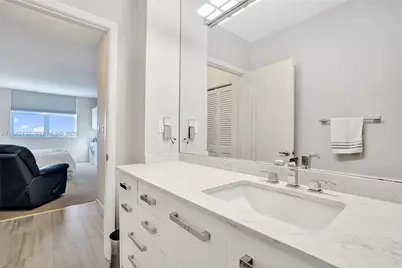 300 Bayview Dr #1110, Sunny Isles Beach, FL 33160 - Photo 11