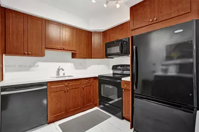 300 Bayview Dr #1110, Sunny Isles Beach, FL 33160 - Photo 23