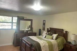 1318 W 42nd St, Hialeah, FL 33012 - Photo 11