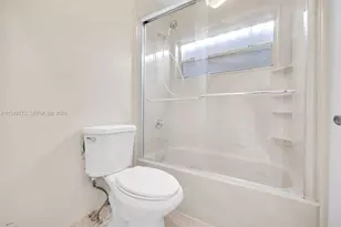 9907 NW 9th St Cir, Miami, FL 33172 - Photo 57