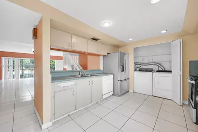 9907 NW 9th St Cir #15-20, Miami, FL 33172 - Photo 19