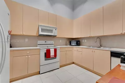 1174 NE 32nd Ave, Homestead, FL 33033 - Photo 9