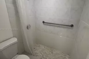 1085 W 68th St, Hialeah, FL 33014 - Photo 7