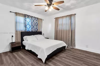 910 NE 49th St, Deerfield Beach, FL 33064 - Photo 17