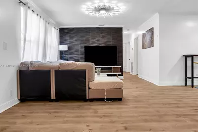 910 NE 49th St, Deerfield Beach, FL 33064 - Photo 13