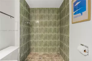 20500 W Country Club Dr, Aventura, FL 33180 - Photo 23