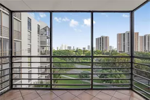 20500 W Country Club Dr, Aventura, FL 33180 - Photo 31