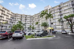 20500 W Country Club Dr, Aventura, FL 33180 - Photo 1