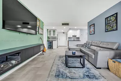 220 Lakeview Dr #308, Weston, FL 33326 - Photo 5