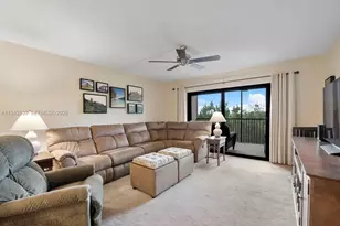 2200 S Cypress Bend Dr, Pompano Beach, FL 33069 - Photo 5
