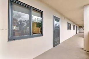 2200 S Cypress Bend Dr, Pompano Beach, FL 33069 - Photo 27