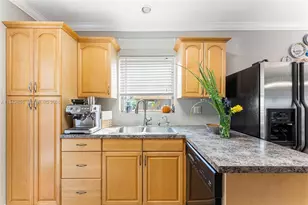 1601 N 16th Ct, Hollywood, FL 33020 - Photo 7