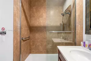 13521 NE 1st Ave, Miami, FL 33161 - Photo 17