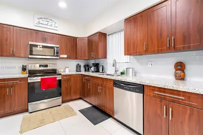 13521 NE 1st Ave, Miami, FL 33161 - Photo 11