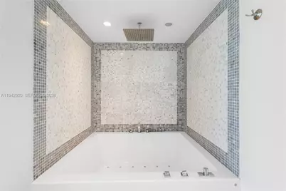200 Biscayne Boulevard Way #4101, Miami, FL 33131 - Photo 15