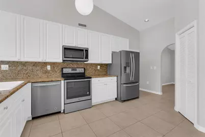 10635 NW 54th St, Doral, FL 33178 - Photo 3