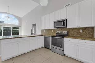 10635 NW 54th St, Doral, FL 33178 - Photo 5