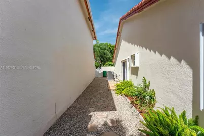 10635 NW 54th St, Doral, FL 33178 - Photo 25