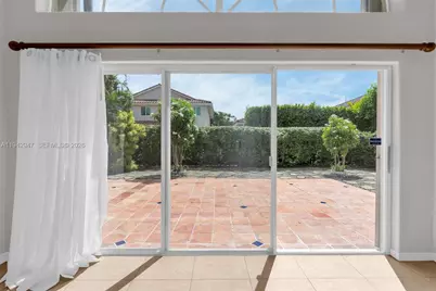 10635 NW 54th St, Doral, FL 33178 - Photo 13