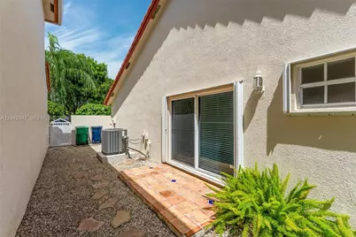 10635 NW 54th St, Doral, FL 33178 - Photo 27