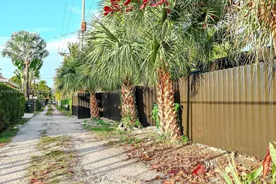 588 Palmetto Dr, Miami Springs, FL 33166 - Photo 71