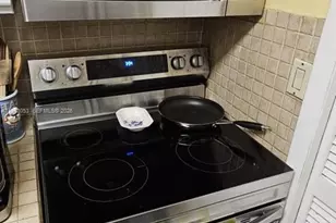 200 Lakeview Dr, Weston, FL 33326 - Photo 7