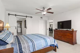 1000 Colony Point Cir, Pembroke Pines, FL 33026 - Photo 9