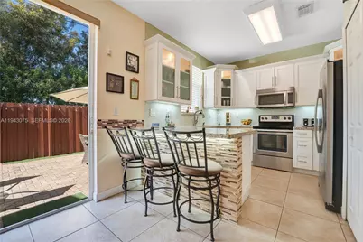 7806 NW 116th Pl, Doral, FL 33178 - Photo 5