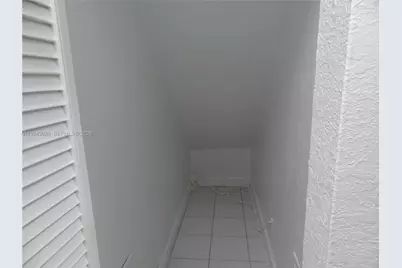 9661 SW 148th Pl #Eficiency, Miami, FL 33196 - Photo 5