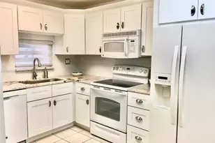 9410 N Hollybrook Lake Dr, Pembroke Pines, FL 33025 - Photo 3