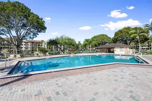 13101 SW 15th Ct, Pembroke Pines, FL 33027 - Photo 17