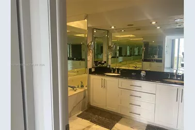 20191 E Country Club Dr #911, Aventura, FL 33180 - Photo 31