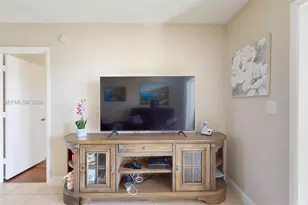 7877 Golf Cir Dr, Margate, FL 33063 - Photo 7