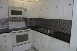 180 Cypress Club Dr, Pompano Beach, FL 33060 - Photo 11