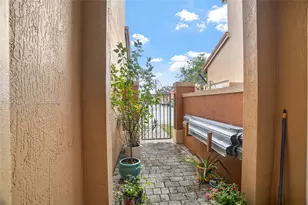 4926 Spinnaker Dr, Dania Beach, FL 33312 - Photo 11