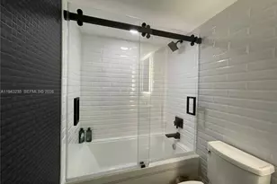 2555 Collins Ave, Miami Beach, FL 33140 - Photo 29