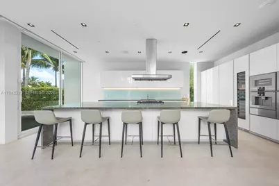 1011 W 48th St, Miami Beach, FL 33140 - Photo 13