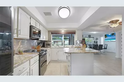 5921 SW 17th St, Plantation, FL 33317 - Photo 17