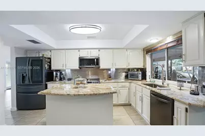 5921 SW 17th St, Plantation, FL 33317 - Photo 13